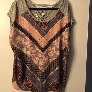 2x Short sleeved shirt.